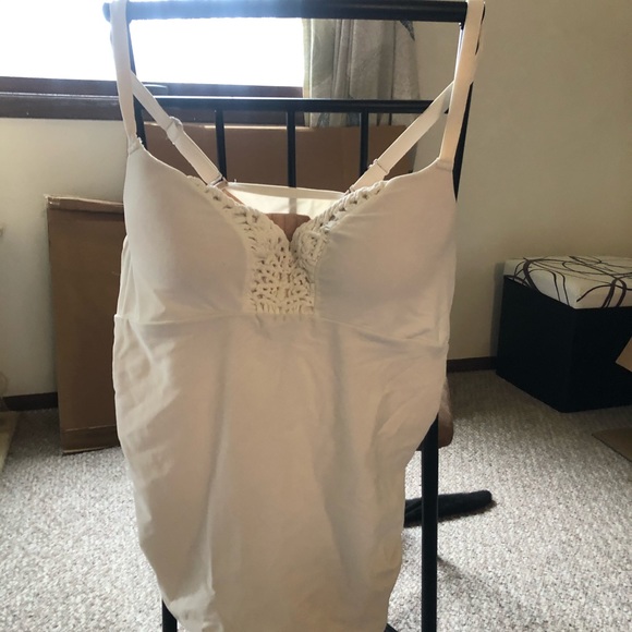 Lane Bryant plus size swimsuit top. Size 40D - Picture 1 of 5